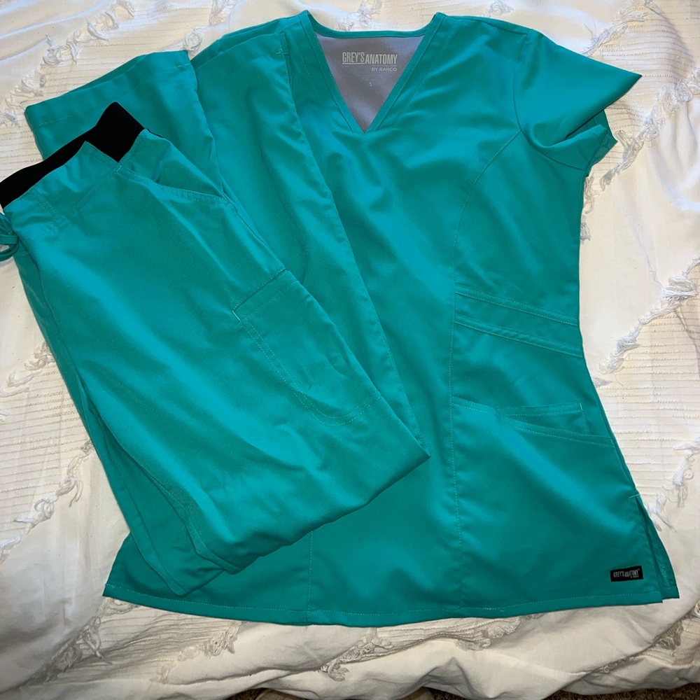 GREYS ANATOMY SCRUBS